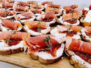 Μπακέτα με τυρί φιλαδέλφεια & προσούτο