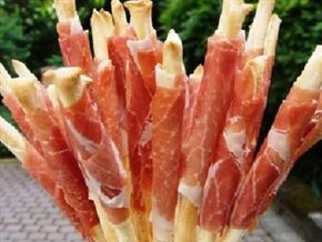 Κριτσίνια με προσούτο & φιλαδέλφεια