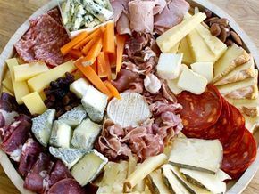 Δίσκος τυριών & αλλαντικών για απεριτίφ